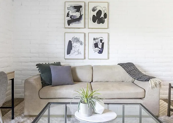 Landing Modern With Amazing Amenities Apartment