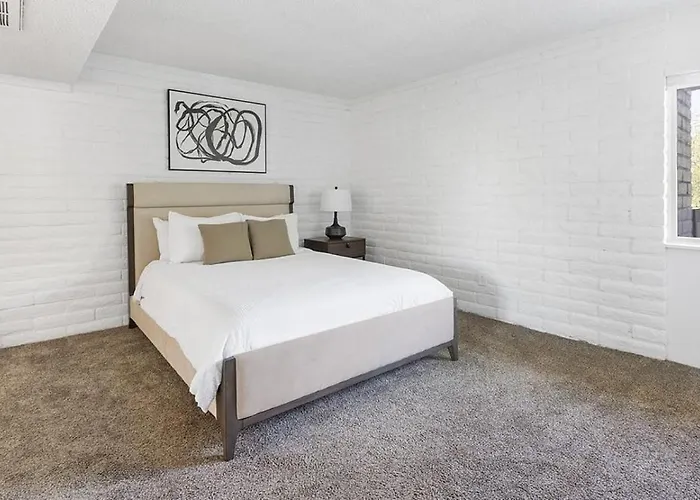 Landing Modern With Amazing Amenities Apartment
